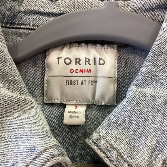Torrid Light Wash Denim Vest Size 1X - Picture 4 of 13